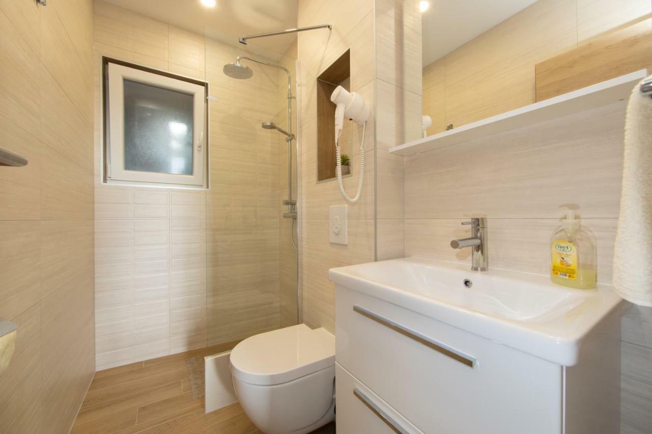 Apartment Ante Brela Bagian luar foto