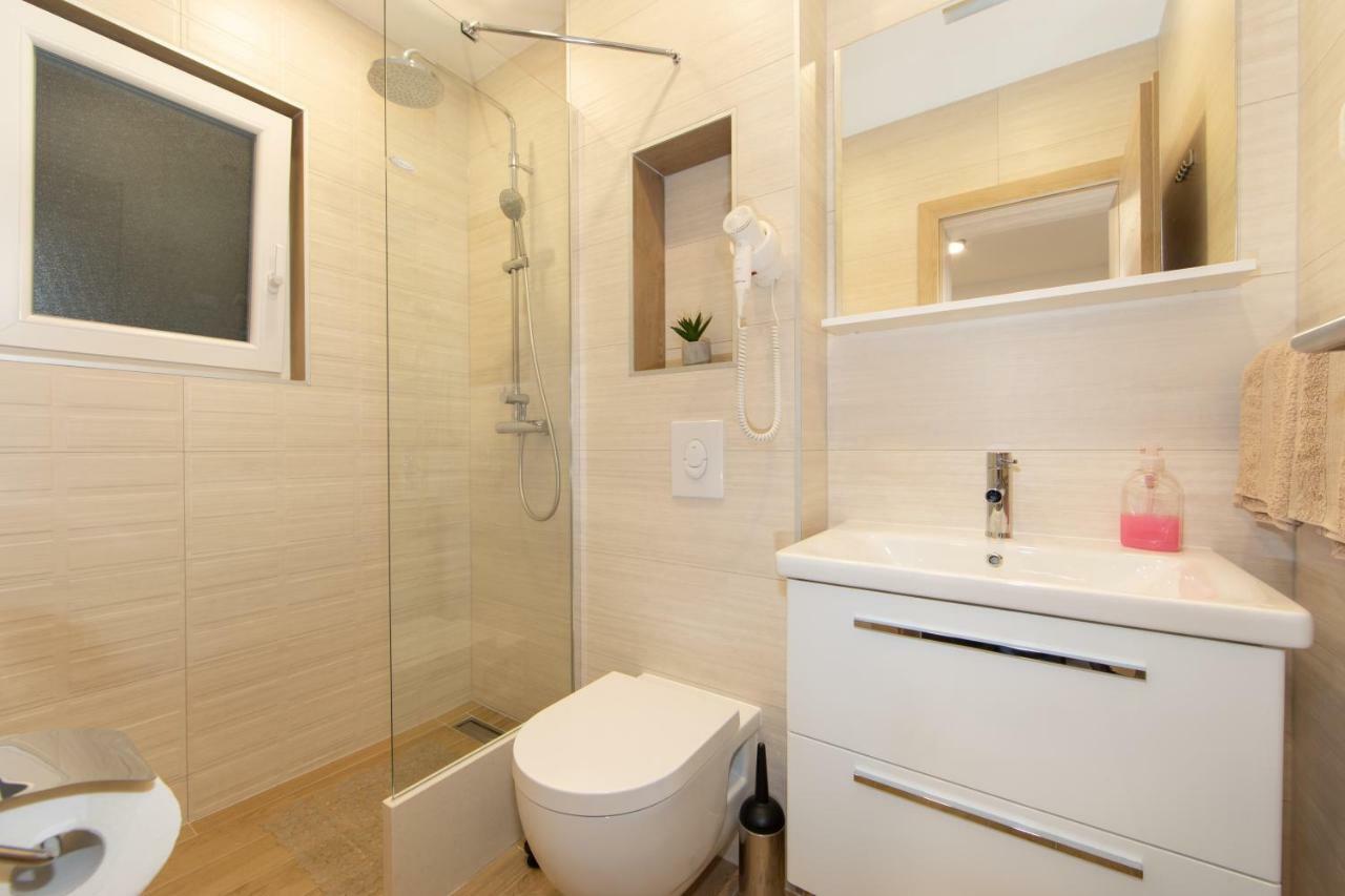 Apartment Ante Brela Bagian luar foto