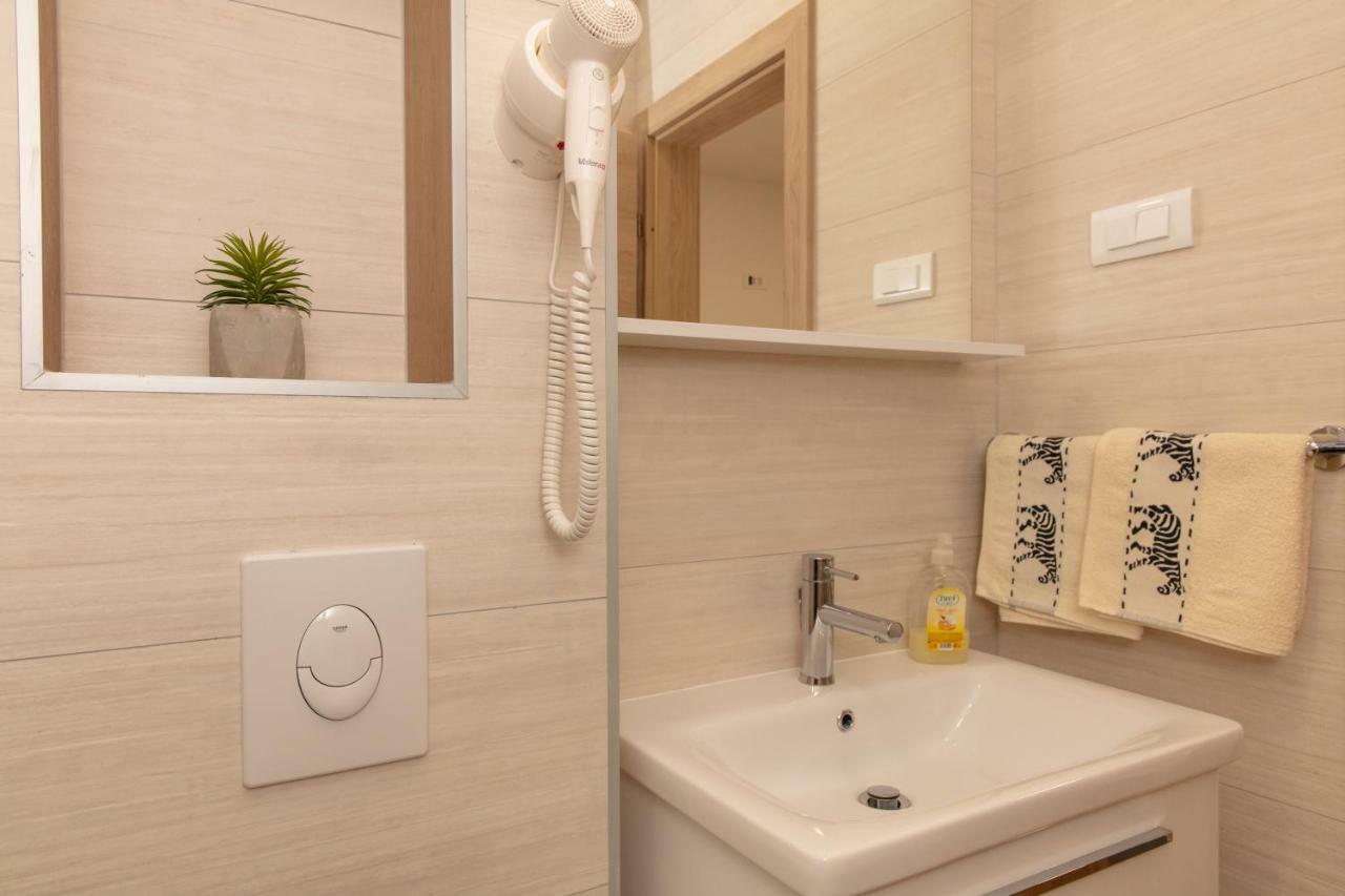 Apartment Ante Brela Bagian luar foto